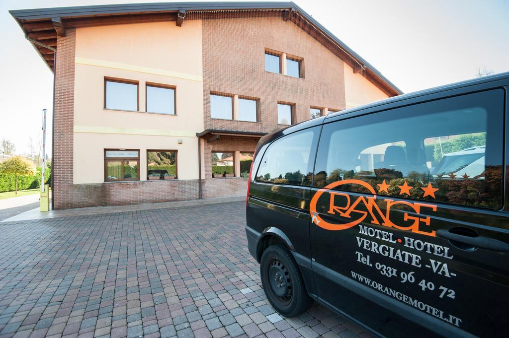 Orange Motel Vergiate Buitenkant foto